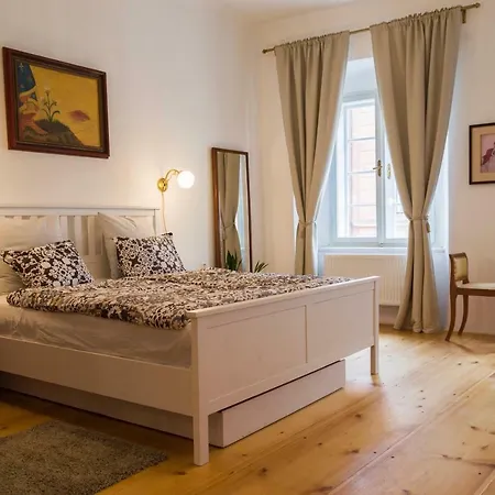 Krumlov Hotel 3*