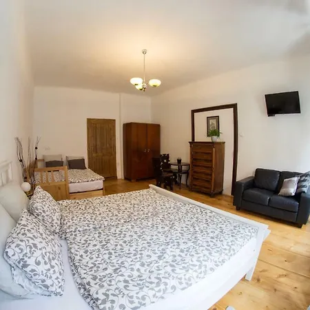 Krumlov Hotel 3*